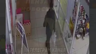 В пензенском ТЦ мужчина оплатил цветы переводом, но кому-то другому