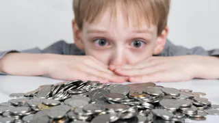 Лишенная родительских прав эжвинка незаконно получала пособие на 2-х детей