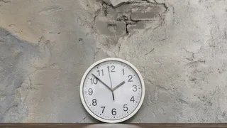 В Александровском районе мужчина украл бытовую технику и настенные часы из квартиры, которую снимал