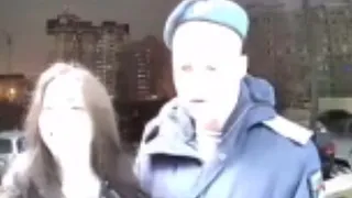 Курсант ВДВ взломал дверь подъезда в Кальном