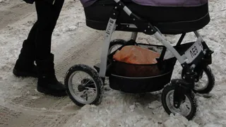 Рязанских девушек научат гулять с ребенком без коляски и наслаждаться активной жизнью