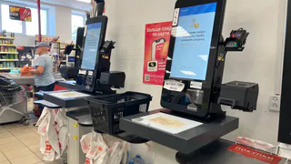 Вместо паспорта — селфи: в ноябре россияне смогут покупать алкоголь по лицу