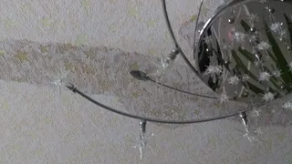 После сбивания сосулек: на улице Островского протекла крыша четырехэтажного дома