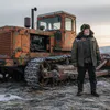 Нашел в тундре бульдозер за 25 миллионов. Почему его не забирают, хотя он стоит прямо у дороги - причину узнал позже