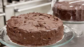 На Новый год всегда готовлю торт "Королевский" — проверенный годами рецепт, кусочек откусил и остановиться уже не получится