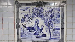 Артефакты древних времён: в переходе у "Барса" нашли советские росписи