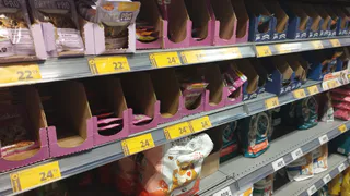 "Не травите этим кошек": в Роскачестве озвучили самые худшие марки корма для питомцев