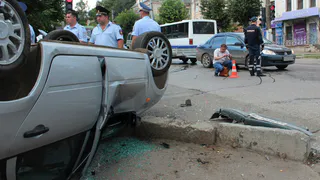 Сводка ДТП за выходные: сгорели автомобили, машину достали из реки, на трассе перевернулась фура