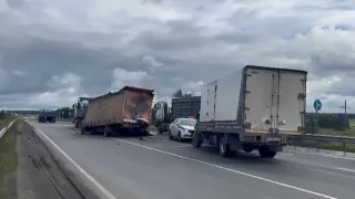 Под Челябинском три грузовика попали в ДТП: есть пострадавшие