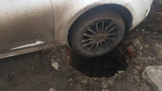 В Рязани иномарка застряла в колодце, с которого украли крышку