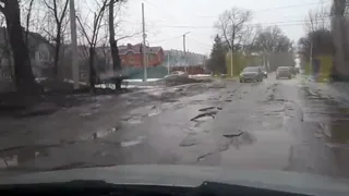Ужасную дорогу в Дашках сняли на видео