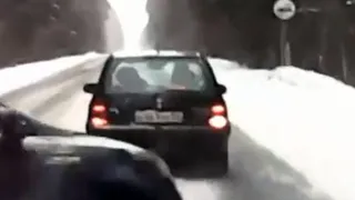 Момент аварии при запрещенном обгоне под Брянском сняли на видео
