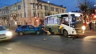 На Ленина маршрутка попала в ДТП