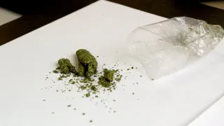 Брянские таможенники нашли марихуану в поездах из Украины