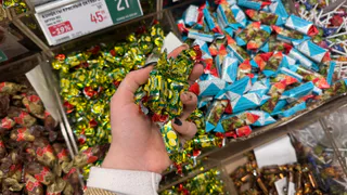 Подруга из "Пятерочки" рассказала, почему нельзя никогда покупать конфеты на развес - запомните раз и навсегда