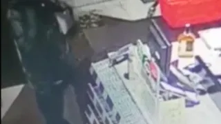 Нижнекамец украл у кассира телефон, пока она его рассчитывала