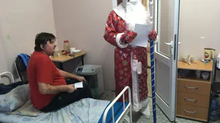 Новогодняя акция: заболевшие коронавирусной инфекцией получают поздравления от Николая Любимова
