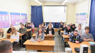 В Глазове сотрудники Госавтоинспекции и железнодорожники провели занятие с курсантами автошколы