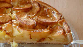 Тесто превращается в нежный крем: пышный пирог "Невидимка" - любовь с первого кусочка