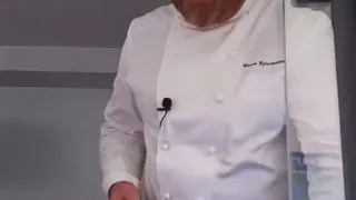 Видео: шеф-повар Ивлев показывает рязанцам мастер-класс