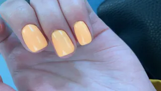 Едва не оставшаяся без ногтей жительница Брянска пожаловалась на мастера маникюра