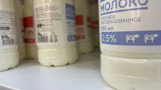 Не вздумайте покупать даже по акции: на полках магазинов в России нашли поддельное молоко с опасным "мясным клеем"