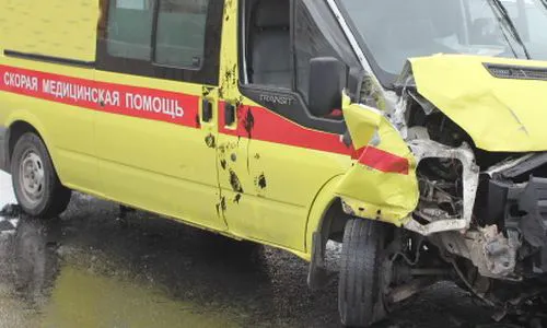 В Нижнекамске скорая помощь наехала на «четырнадцатую»