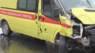 В Нижнекамске скорая помощь наехала на «четырнадцатую»