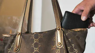 Нижнекамские полицейские задержали «сумочных» воровок