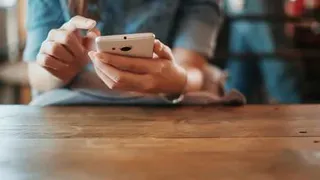 Фото банковской карты может лишить денег