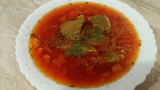  Как варят настоящий вкуснющий борщ, а не суп со свеклой: нашла рецепт в книге 1952 года. Есть 2 тонкости: от них зависит вкус и рубиновый цвет