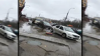 В Брянске автомобилисты устроили парковку на тротуаре