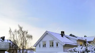 Россиян предупредили о серьезных штрафах за снег на даче