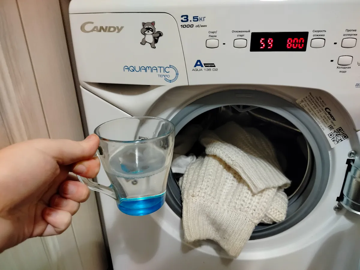 Не выбрасывайте застиранные белые вещи: 3 ложки этого средства — и они белее горных вершин