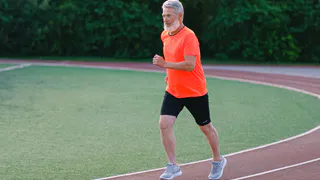 Бег после 60: когда стоит перейти на более безопасные виды активности?