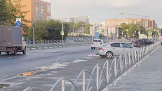 Вредное благоустройство: активисты считают дорожные ограждения на Высоковольтной опасными