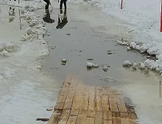 После жалоб граждан подрядчик укрепит одну из переправ Коми