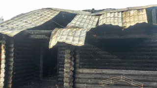 Пожарные Коми дважды выезжали по сигналу: потушили дом и баню