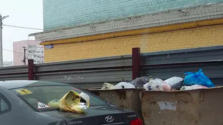 Герои парковки Рязани! Снова блокируется мусорная площадка