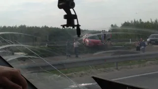 На трассе М5 иномарка вылетела в отбойник