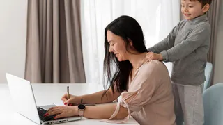 Пенсионеры и женщины в декрете смогут пройти бесплатное переобучение