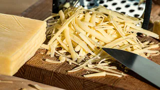 «Не вздумайте брать – там пальма»: Роскачество назвало марки сыра, которые лучше не покупать