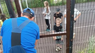 В Удмуртии спасатели вскрыли площадку, чтобы освободить запертых детей