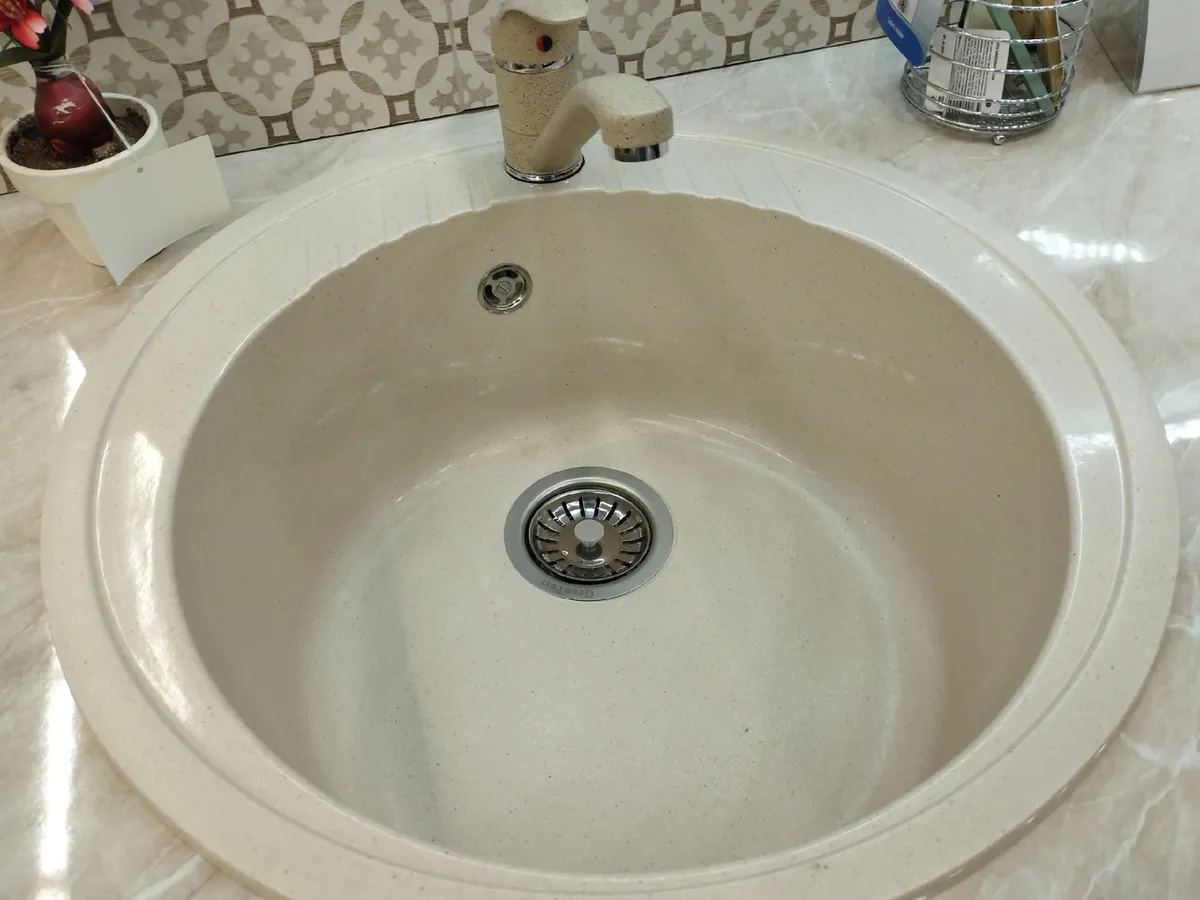 Пол пачки соды и кастрюли как новые: главное ничего тереть не надо. Замочил на ночь, утром все кристально чистое