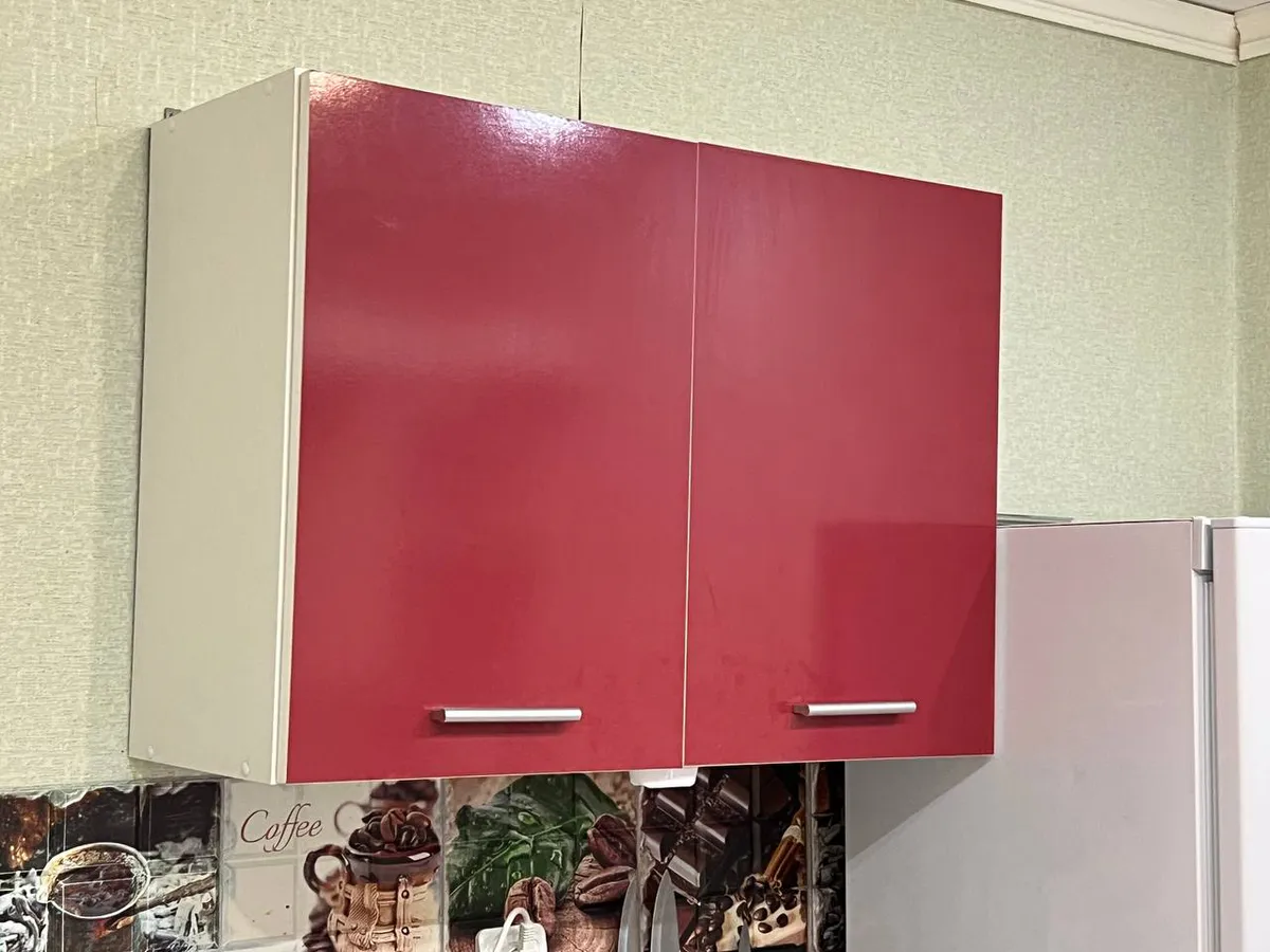 Больше не покупаю дорогие полироли. Капля этого масла с кухни заставляет старую мебель сиять, как новая