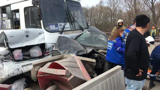 Несколько автомобилей и пассажирский автобус: на мосту через Трубеж произошло ДТП