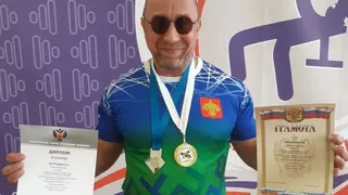 Спортсмен из Коми взял золото России на чемпионате по пауэрлифтингу среди слепых