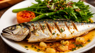 Знаменитый повар раскрыл свой секрет шедевральной скумбрии: приготовила за 15 минут — и теперь это любимое блюдо в семье