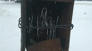 Народный контроль: раскуроченный электрощит на Московском шоссе - опасно!