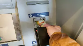 Кто снимает деньги с карт через банкомат - новый печальный сюрприз с 14 августа